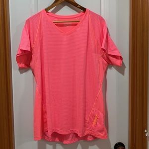 Woman Kirkland active wear top, size XXL, color pink.